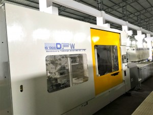 Toshiba 1300t IS1300DFW (wide platen) used Injection Molding Machine